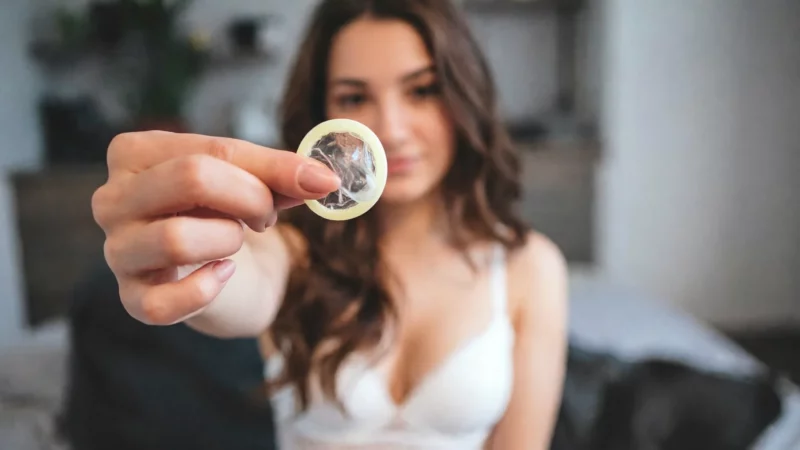 «Резина — не враг»: как сделать секс в презервативе таким же крутым, как без него